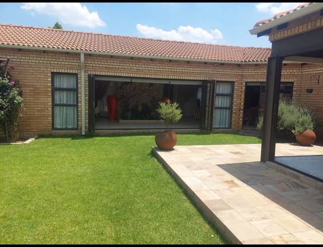4 BEDROOM HOUSE FOR SALE IN WALDRIFT